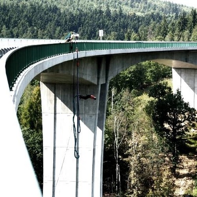 Bungee skok do houpačky