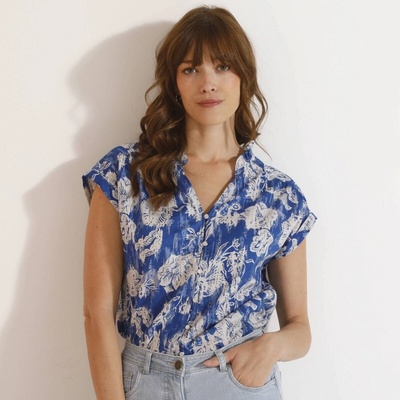 Halenka na knoflíčky s výstřihem do V a květinovým potiskem modrá – Hledejceny.cz