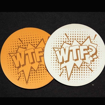 Štítok - WTF? Materiál/farba: Biela koženka