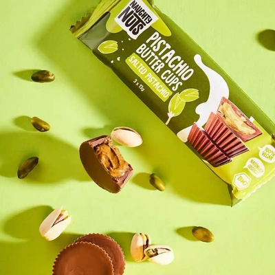 Naughty Nuts Bio čokoládové košíčky s pistáciovým krémem a mořskou solí 3 × 13 g