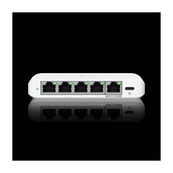UBIQUITI Compact, 5-port 2.5G switch that can be powered with PoE or a USB-C adapter
