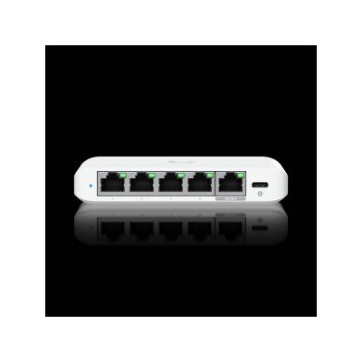 UBIQUITI Compact, 5-port 2.5G switch that can be powered with PoE or a USB-C adapter