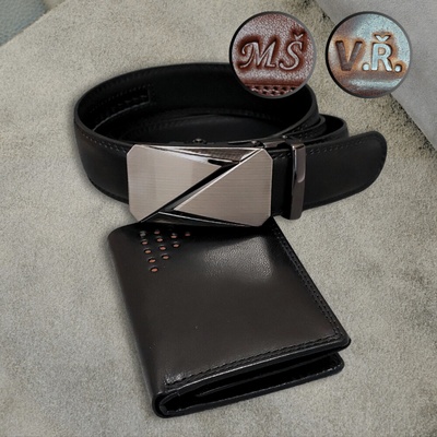 Personalizovaný pánský kožený set peněženka a opasek s vlastním monogramem