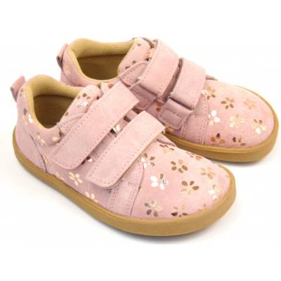 EF barefoot Jassie