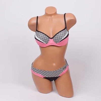 Бански в розово, черно и бяло с образи на пеперуди