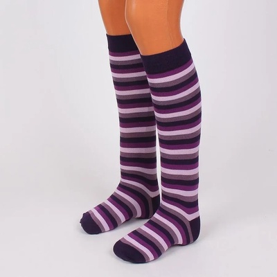 Дамски раирани 3/4 чорапи в няколко нюанса на лилаво