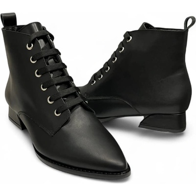 СТИЛНИ ДАМСКИ БОТИ ОТ ЧЕРНА ЕСТЕСТВЕНА КОЖА С ВРЪЗКИ