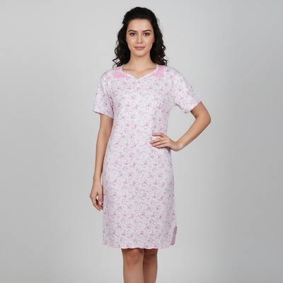 Нощница в бяло с къс ръкав и рози