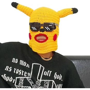 PIKACHU Kukla maska na tvár a hlavu s okuliarmi žltá pletená pre deti aj