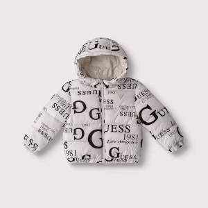 GUESS Детско Oversize кремавo яке с качулка и лога Guess