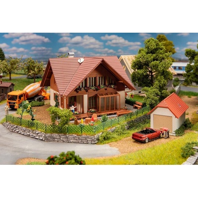 Faller Дървена къща със зимна градина (130659)