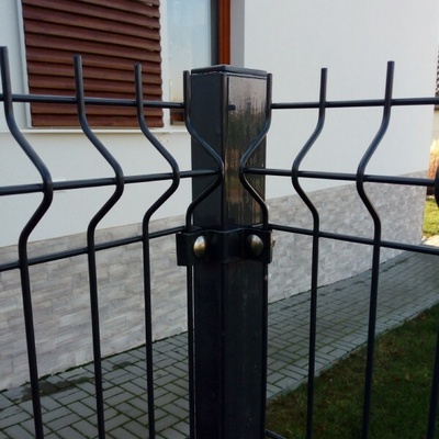 Plotový stĺpik BRAVO poplastovaný 2600 mm bez predvŕtaných otvorov | obdĺžnikový profil 60 × 40 mm | antracitová šedá RAL 7016