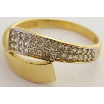 Klenoty Budín dámský zlatý mohutný prsten se zirkony HK1033