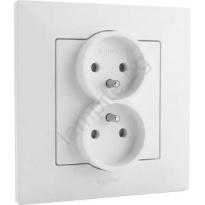 Legrand - Двойна домашна розетка с рамка NILOE STEP 250V бяла (LR0050A)