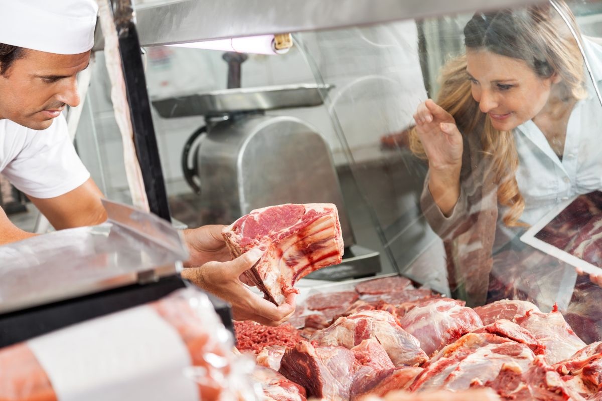 Pregătirea cărnii de porc înainte de grătar Pregătirea cărnii de porc înainte de grătar