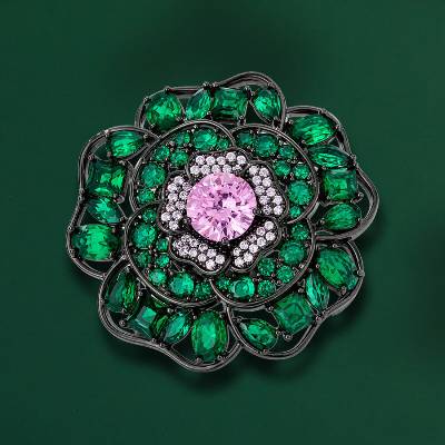 Éternelle Květinová brož se smaragdově zelenými Swarovski krystaly B8195-XC07865C300 Zelená