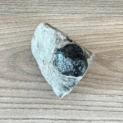 Nefertitis Obsidián Apačská slza v matrixu USA 51 NF64423 - cca 2,3 cm, 83,2 g