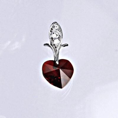 Čištín Stříbrný přívěšek s krystalem Swarovski siam, srdce P 1404