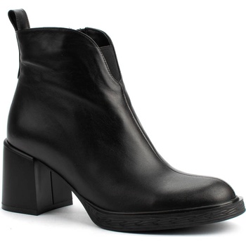 Дамски боти от естествена кожа в черно на ток