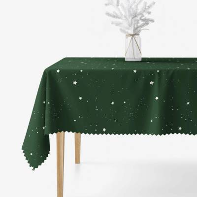 Goldea vianočný hranatý teflónový obrus hviezdičky na tmavo zelenej 80 x 80 cm