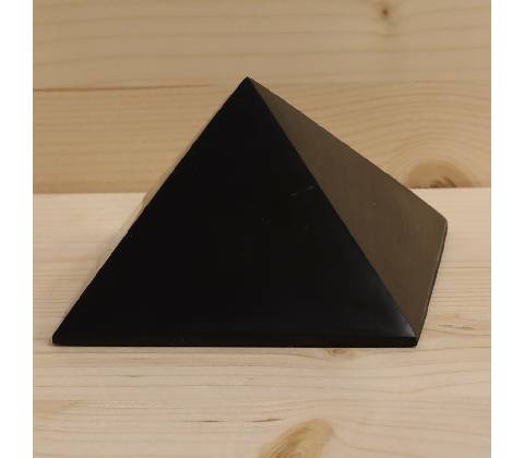 Šungit pyramida 6 cm