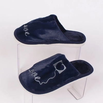 Тъмносини пухкави пантофи със сърце