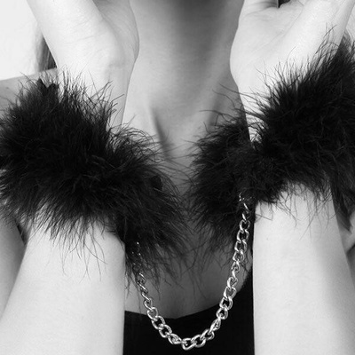 Bijoux Indiscrets Za za zu Feather Handcuffs Black