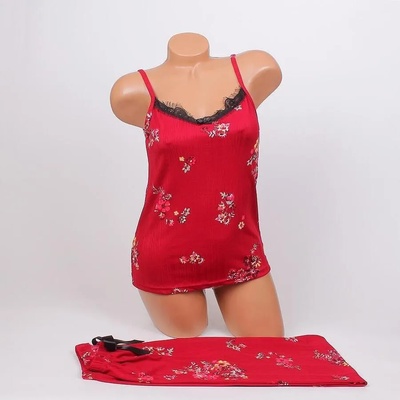 Червена дамска пижама с тънка презрамка и цветя