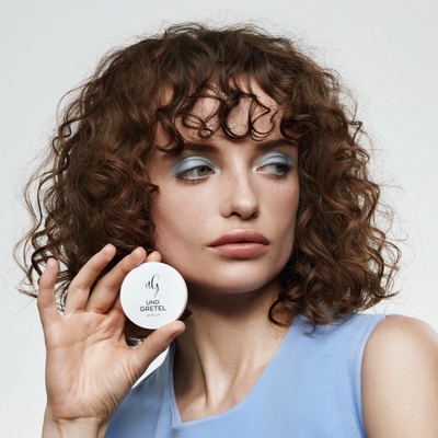 Und Gretel Přírodní veganský oční stín imbe Powder Rose 09 3,5 g