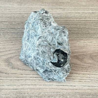 Nefertitis Obsidián Apačská slza v matrixu USA 62 NF64474 - cca 2,5 cm, 584 g
