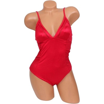 Цял бански в червен цвят