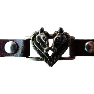 Náramok kožený 2 konské hlavy ako srdce