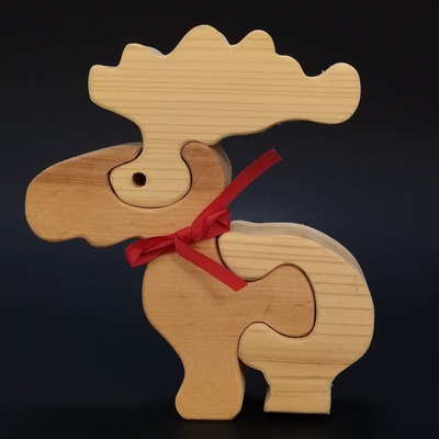 Amadea dřevěné puzzle sob masivní dřevo dvou druhů dřevin 16 cm