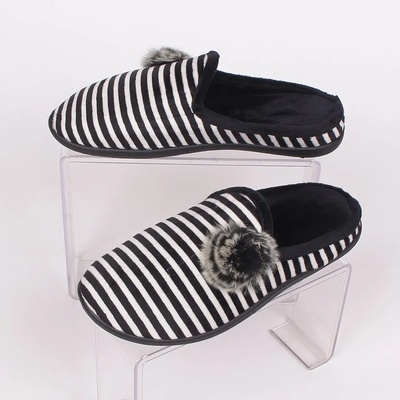 Дамски домашни пантофи на бяло и черно райе с пухче