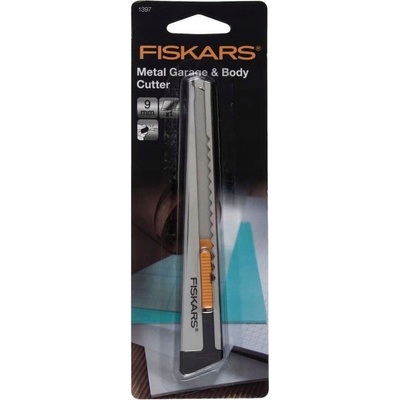 Fiskars univerzálny nôž s výsuvnou čepeľou, 9 mm, kovový, ľahký, plochý