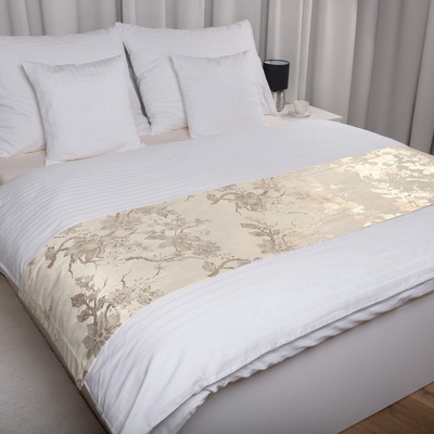 Biante Zamatový prehoz/behúň na posteľ Isabela Flower IBL-023 Zlaté kvety na krémovom 60x220 cm