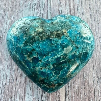 Nefertitis Apatit srdce Madagaskar APA8 č. 7 NF61142 - cca 8,5 x 7,7 cm, 333 g
