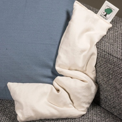 Inatura Cervico Ecru nahřívací polštářek z třešňových peciček 13x55 cm