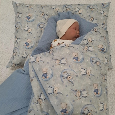 Pro útulný domov Péřová zavinovačka blue mušelín Méďové na Měsíci