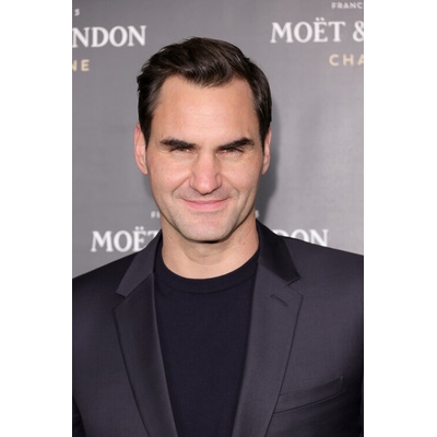 Fotografie Roger Federer at the Moet & Chandon Holiday Season Celebration, Michael Loccisano, 26.7 × 40 cm