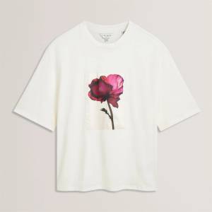 Ted Baker Тениска Ted Baker Ted Baker Floral Graphic Soft Touch Fitted T-Shirt - Ivory - sportihobi - 176,01 лв