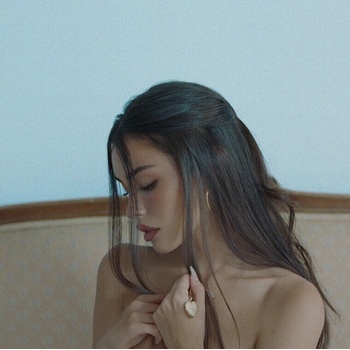 Madison Beer - Locket (Gatefold Sleeve) (LP) (0198029332216)