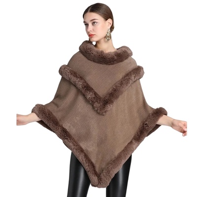 Ефектно пончо в цвят мока с пух от еко-кожа