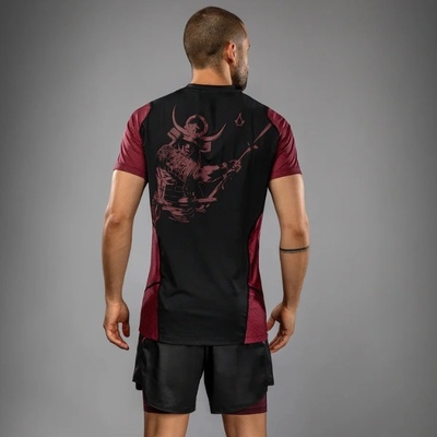 VENUM Тениска Venum x Assassin’s Creed Shadows Men’s Dry-Tech T-Shirt - Burgundy/Black - XL