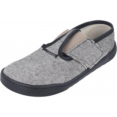 Pegres barefoot