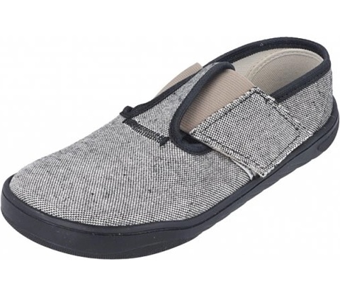 Pegres barefoot