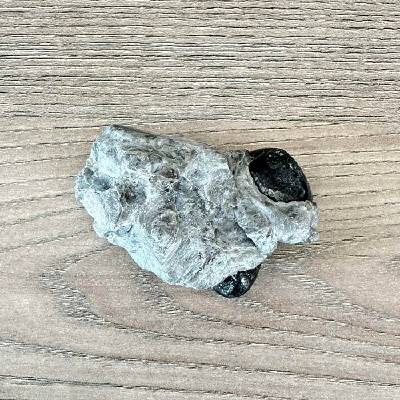 Nefertitis Obsidián Apačská slza v matrixu USA 48 NF64420 - cca 2,1 cm, 74,2 g