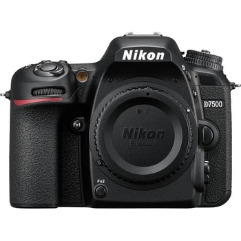 Nikon D7500 + AF-S 18-105mm VR