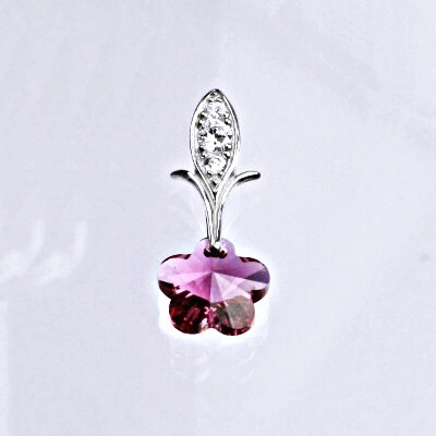 Čištín Stříbrný přívěšek s krystalem Swarovski fuchsia, kytka P 1404