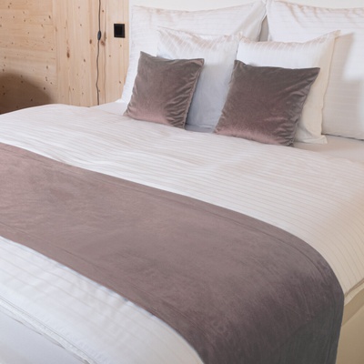 Biante přehoz na postel Zamatový Velvet Prémium SVP-002 Staroružový 50 x 240 cm